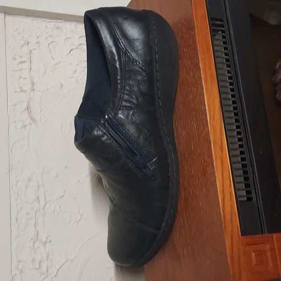 Clarks womens slip on with side zipper - Picture 2 of 3